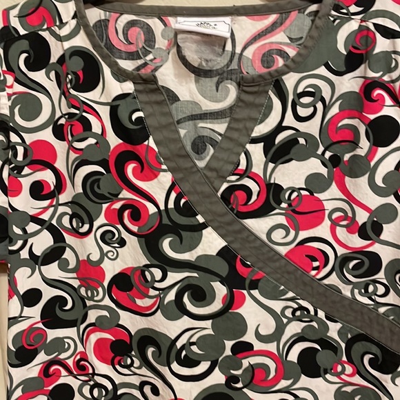 Scrub top - Picture 2 of 5